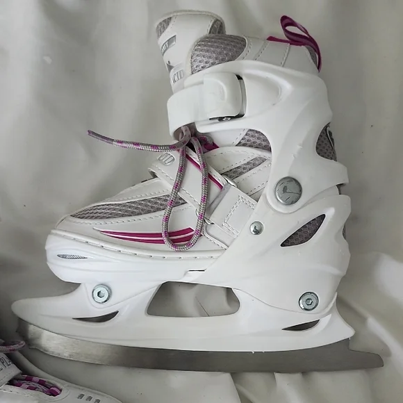 Adjustable White and Pink Ice Skates - Picture 7 of 11
